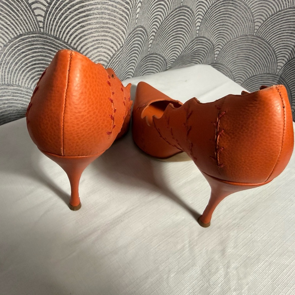 Manolo Blahnik Orange Scalloped Pointed-Toe Leather Pumps - Picture 7 of 11
